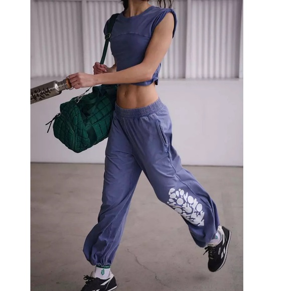 FP Movement Women's Hot Shot Logo Crossover 2-Piece Set✨ - Picture 7 of 12